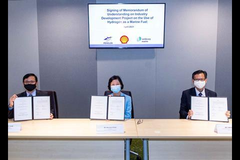 Shell, Sembmarine and Singaporean shipowner Penguin International agreed to conduct Singapore's first hydrogen PEM FC project.